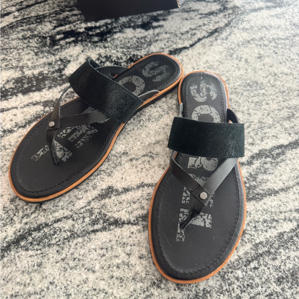 Sorel Black Sandals with Plush Upper and Rubber Sole